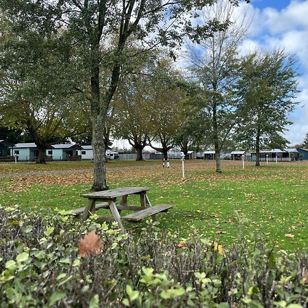 Cambridge Top 10 Holiday Park Екстер'єр фото