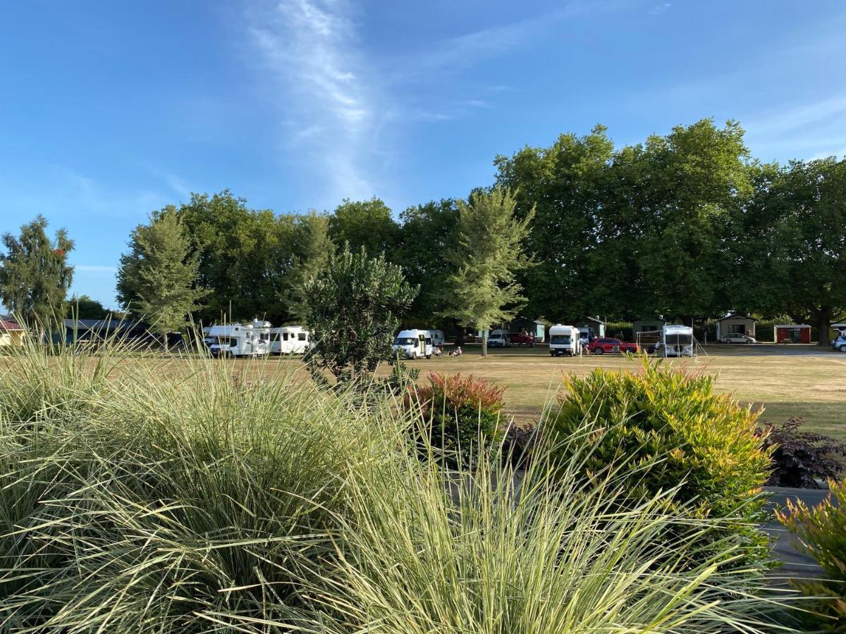 Cambridge Top 10 Holiday Park Екстер'єр фото